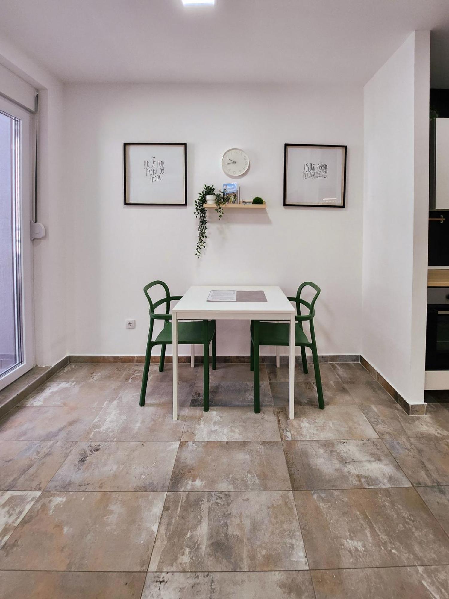 クラグイェヴァツOota Soko With Parking Garageアパートメント エクステリア 写真